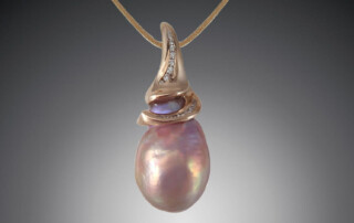 Pink Pearl And Red Gold Pendant With Diamonds
