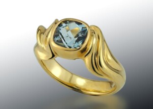 Aquamarine Wave Ring In 18K Yellow Gold