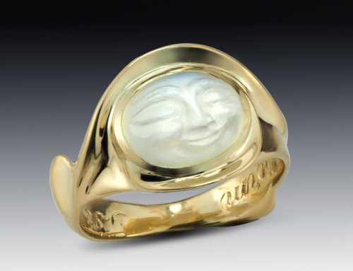Sculpted Yellow Gold Moonstone Ring